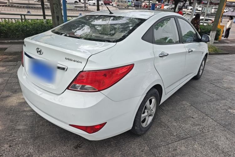 Used Hyundai Verna (older generation) 2014 1.4L Automatic Leading-Edge GLX Rear Right 45 Deg