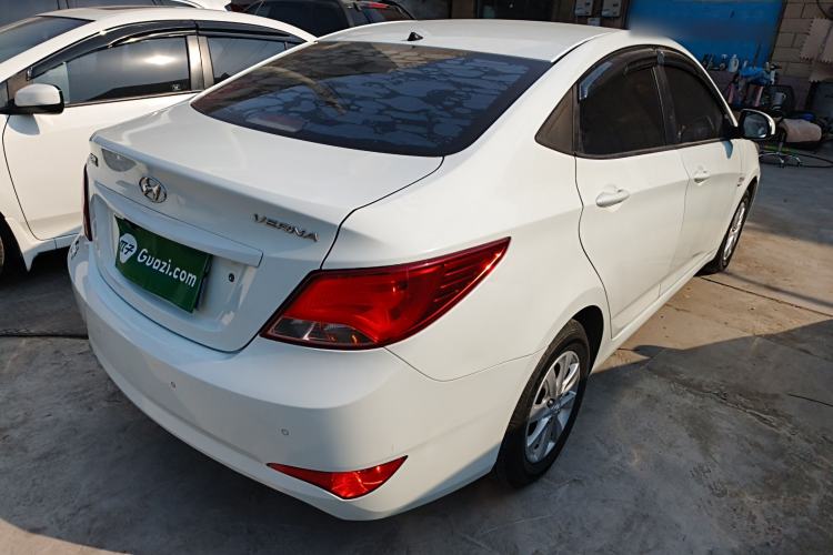 Used Hyundai Verna (older generation) 2014 1.4L Manual Smart GLS Trim Rear Right 45 Deg