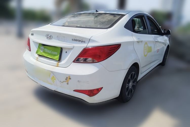 Used Hyundai Verna (older generation) 2014 1.4L Manual Smart GLS Trim Rear Right 45 Deg