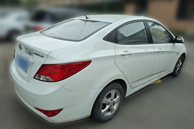 Used Hyundai Verna (older generation) 2014 1.4L Manual Smart GLS Trim Rear Right 45 Deg