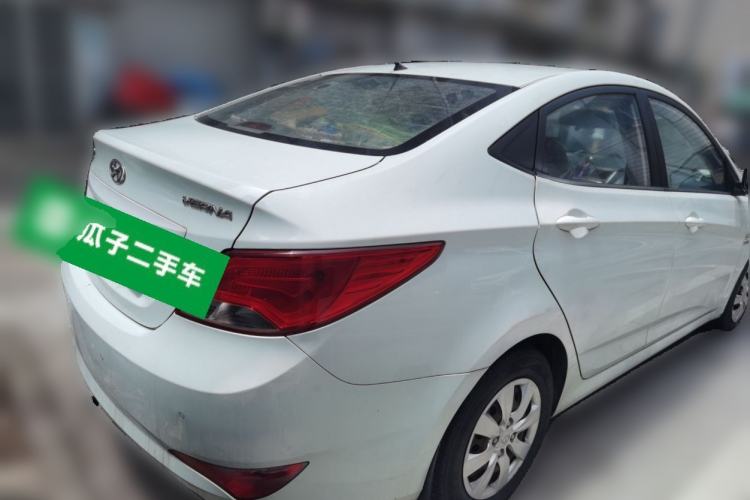 Used Hyundai Verna (older generation) 2014 1.4L Manual Smart GLS Trim Rear Right 45 Deg