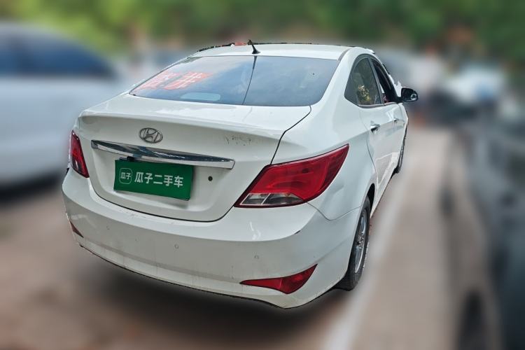 Used Hyundai Verna (older generation) 2014 1.4L Manual Smart GLS Trim Rear Right 45 Deg