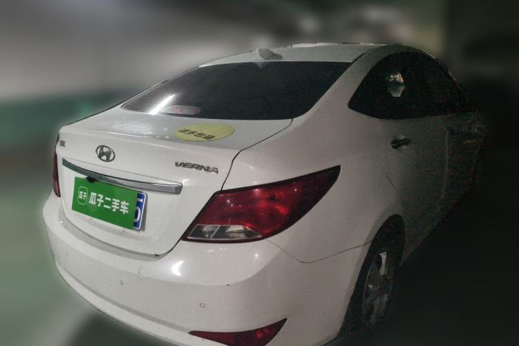 Used Hyundai Verna (older generation) 2014 1.4L Automatic Leading-Edge GLX Rear Right 45 Deg