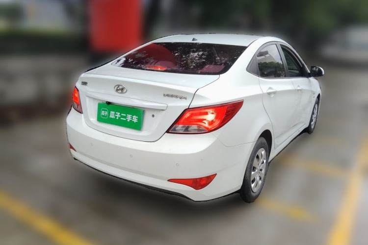 Used Hyundai Verna (older generation) 2014 1.4L Manual Smart GLS Trim Rear Right 45 Deg
