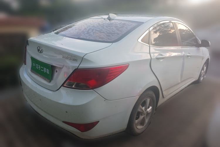 Used Hyundai Verna (older generation) 2014 1.4L Manual Smart GLS Trim Rear Right 45 Deg