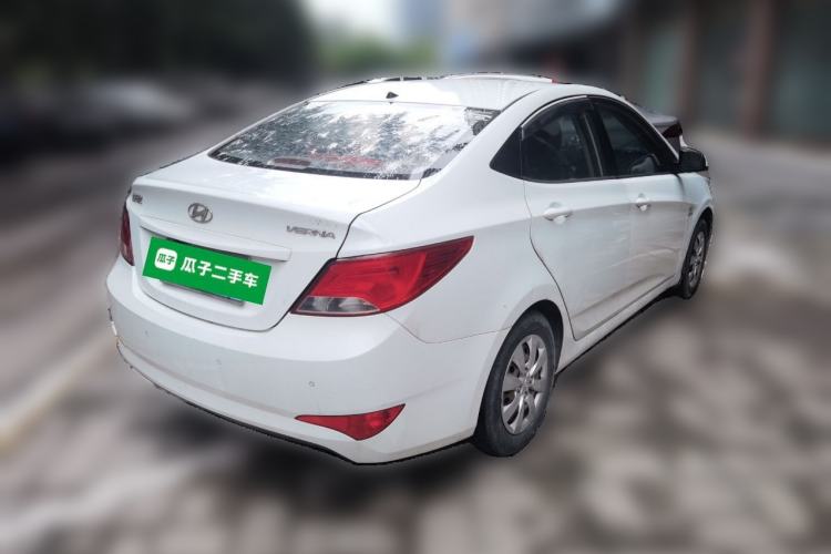 Used Hyundai Verna (older generation) 2014 1.4L Manual Smart GLS Trim Rear Right 45 Deg