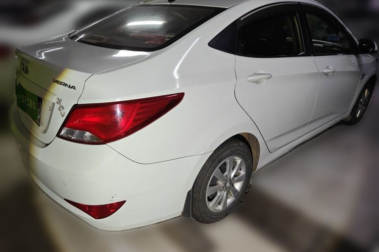 Used Hyundai Verna (older generation) 2014 1.4L Manual Smart GLS Trim Rear Right 45 Deg