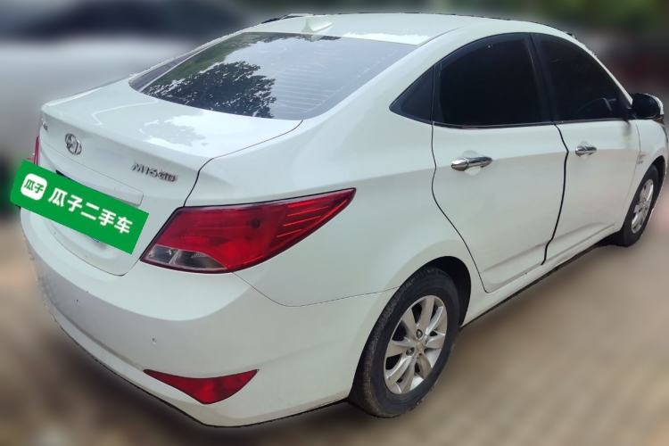 Used Hyundai Verna (older generation) 2014 1.4L Manual Smart GLS Trim Rear Right 45 Deg