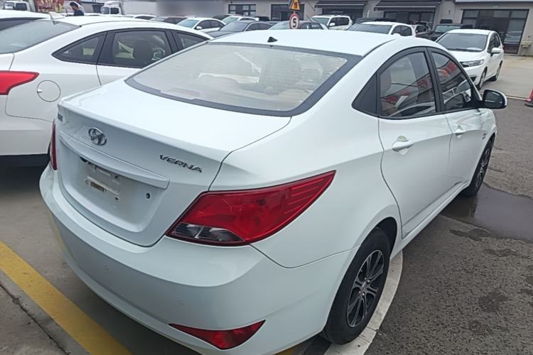 Used Hyundai Verna (older generation) 2014 1.4L Manual Smart GLS Trim Rear Right 45 Deg