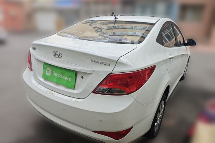 Used Hyundai Verna (older generation) 2014 1.4L Manual Smart GLS Trim Rear Right 45 Deg