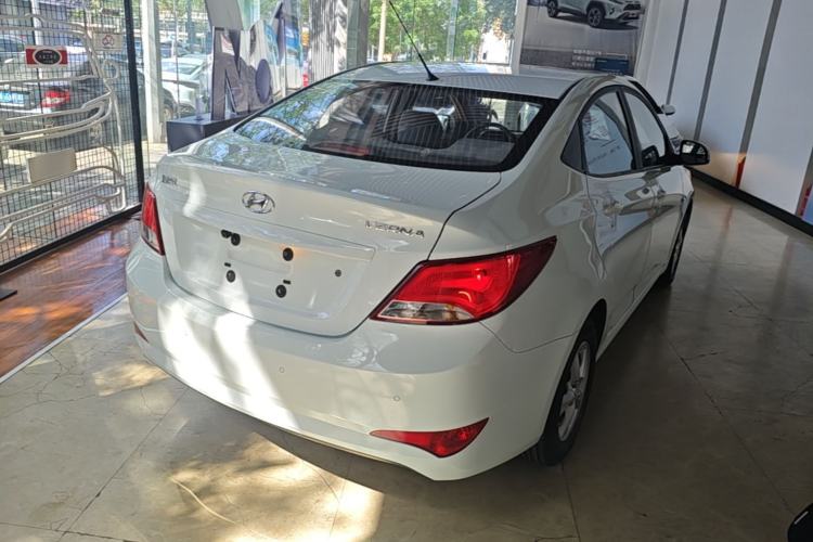 Used Hyundai Verna (older generation) 2014 1.4L Automatic Smart GLS Rear Right 45 Deg