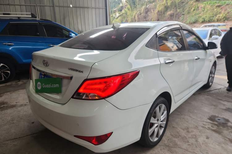 Used Hyundai Verna (older generation) 2014 1.4L Manual Top-Tier Model TOP Rear Right 45 Deg