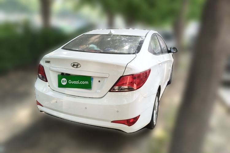 Used Hyundai Verna (older generation) 2014 1.4L Manual Smart GLS Trim Rear Right 45 Deg