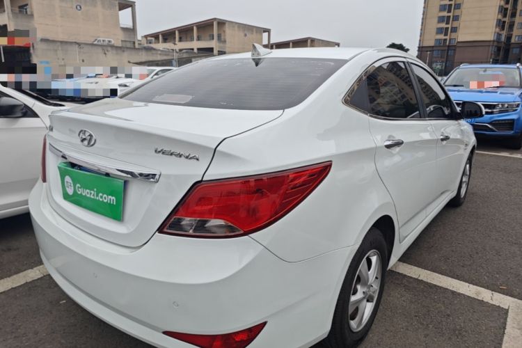 Used Hyundai Verna (older generation) 2014 1.4L Automatic Leading-Edge GLX Rear Right 45 Deg
