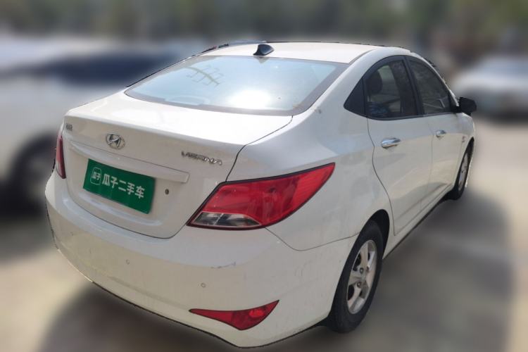 Used Hyundai Verna (older generation) 2014 1.4L Manual Smart GLS Trim Rear Right 45 Deg