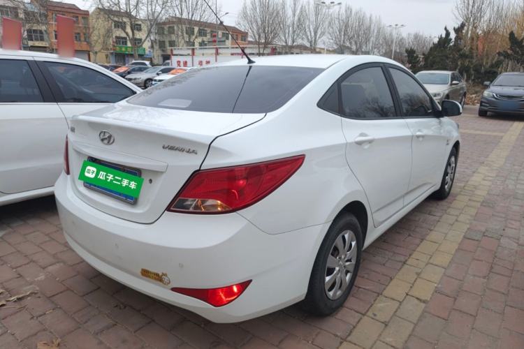 Used Hyundai Verna (older generation) 2014 1.4L Manual Smart GLS Trim Rear Right 45 Deg