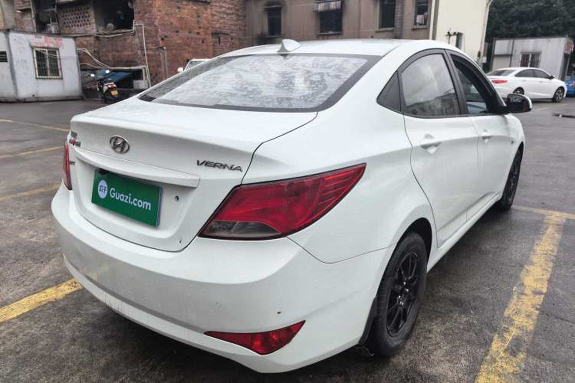 Used Hyundai Verna (older generation) 2014 1.4L Manual Smart GLS Trim Rear Right 45 Deg