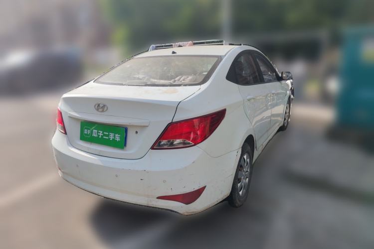 Used Hyundai Verna (older generation) 2014 1.4L Manual Smart GLS Trim Rear Right 45 Deg