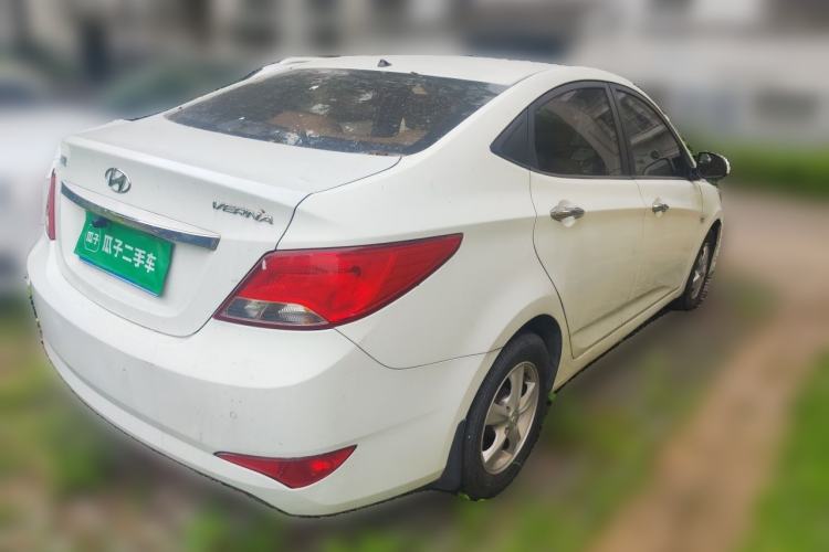 Used Hyundai Verna (older generation) 2014 1.4L Automatic Leading-Edge GLX Rear Right 45 Deg