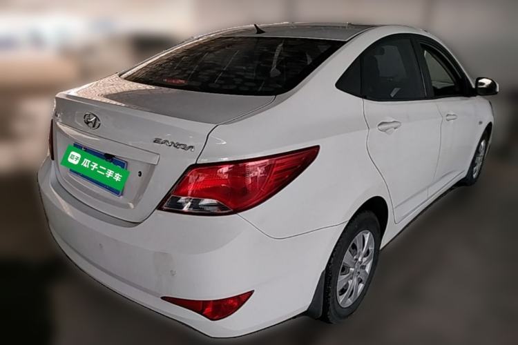 Used Hyundai Verna (older generation) 2014 1.4L Manual Smart GLS Trim Rear Right 45 Deg