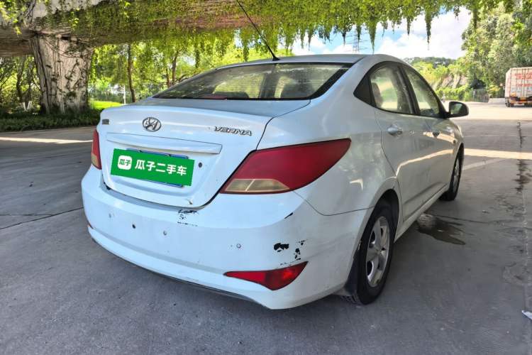 Used Hyundai Verna (older generation) 2014 1.4L Automatic Leading-Edge GLX Rear Right 45 Deg