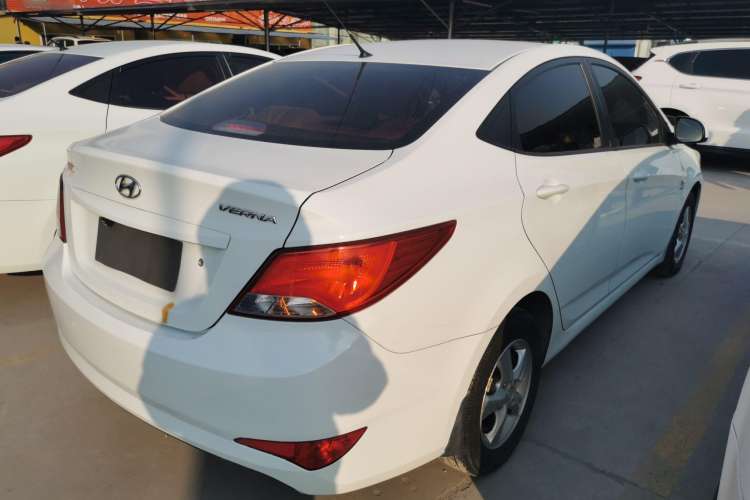 Used Hyundai Verna (older generation) 2014 1.4L Automatic Smart GLS Rear Right 45 Deg