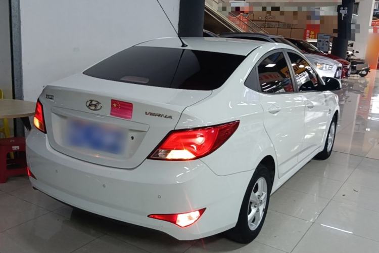 Used Hyundai Verna (older generation) 2014 1.4L Manual Smart GLS Trim Rear Right 45 Deg