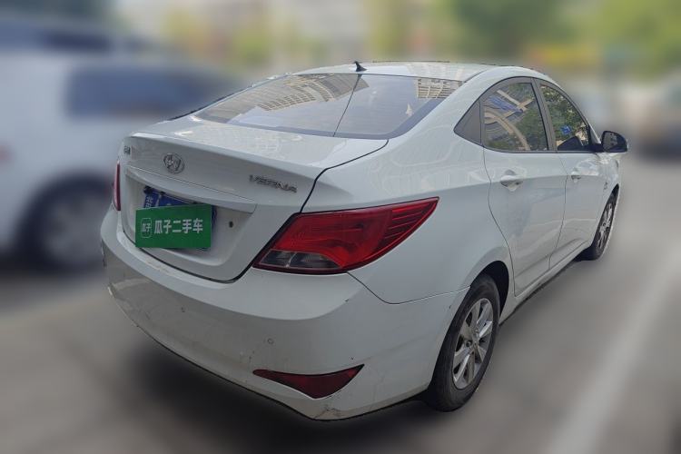 Used Hyundai Verna (older generation) 2014 1.4L Manual Smart GLS Trim Rear Right 45 Deg