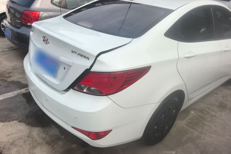 Used Hyundai Verna (older generation) 2014 1.4L Manual Smart GLS Trim Rear Right 45 Deg