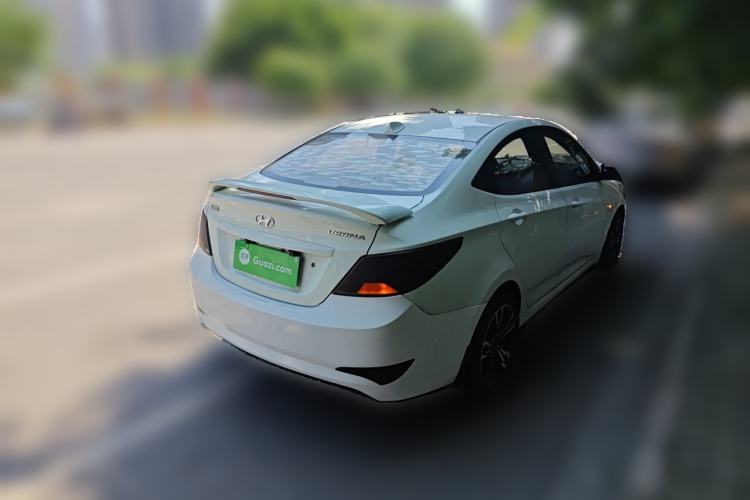 Used Hyundai Verna (older generation) 2014 1.4L Manual Smart GLS Trim Rear Right 45 Deg