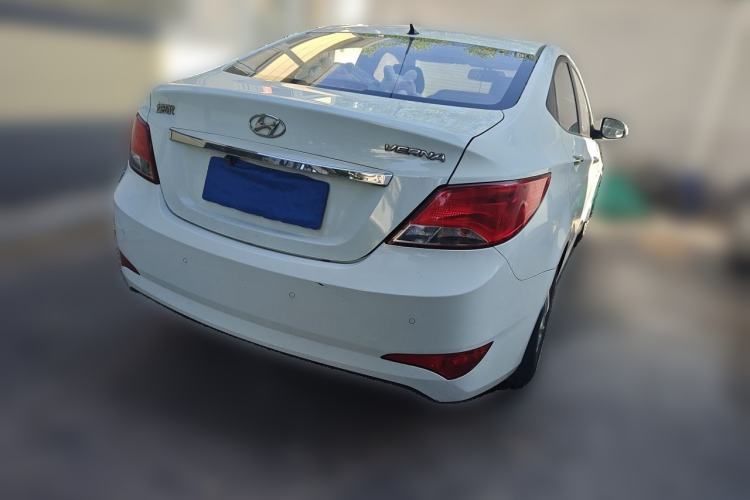 Used Hyundai Verna (older generation) 2014 1.4L Automatic Leading-Edge GLX Rear Right 45 Deg