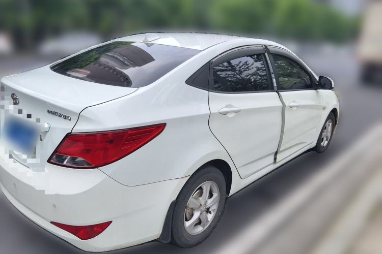Used Hyundai Verna (older generation) 2014 1.4L Automatic Smart GLS Rear Right 45 Deg