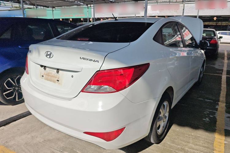 Used Hyundai Verna (older generation) 2014 1.4L Automatic Smart GLS Rear Right 45 Deg