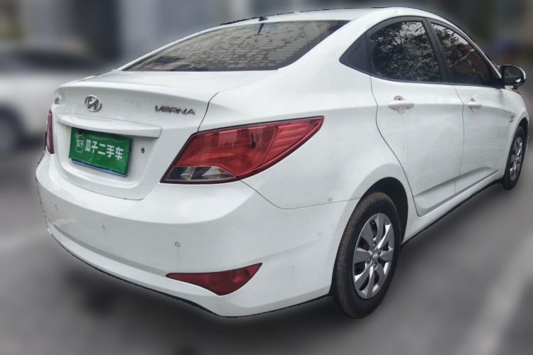 Used Hyundai Verna (older generation) 2014 1.4L Manual Smart GLS Trim Rear Right 45 Deg