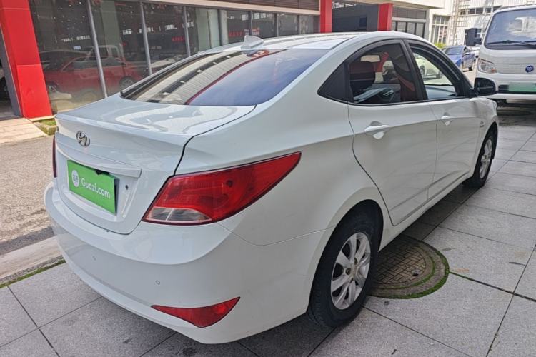 Used Hyundai Verna (older generation) 2014 1.4L Manual Smart GLS Trim Rear Right 45 Deg