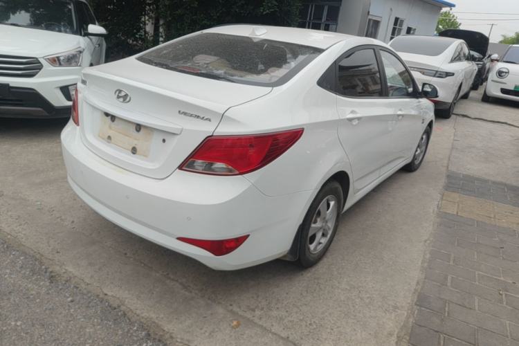 Used Hyundai Verna (older generation) 2014 1.4L Manual Smart GLS Trim Rear Right 45 Deg