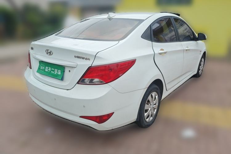 Used Hyundai Verna (older generation) 2014 1.4L Manual Smart GLS Trim Rear Right 45 Deg