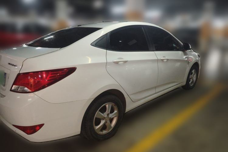 Used Hyundai Verna (older generation) 2014 1.4L Automatic Smart GLS Rear Right 45 Deg