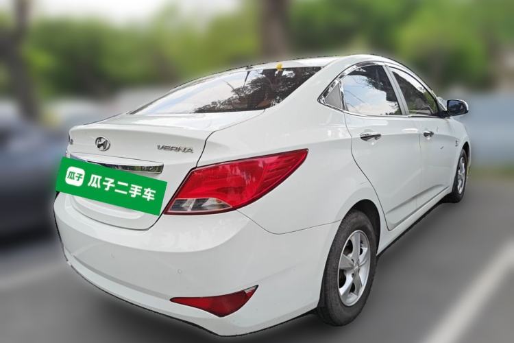 Used Hyundai Verna (older generation) 2014 1.4L Automatic Leading-Edge GLX Rear Right 45 Deg