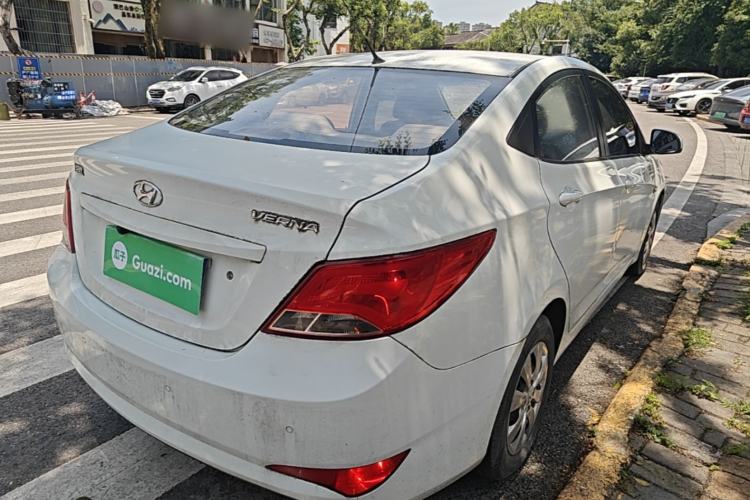 Used Hyundai Verna (older generation) 2014 1.4L Manual Smart GLS Trim Rear Right 45 Deg