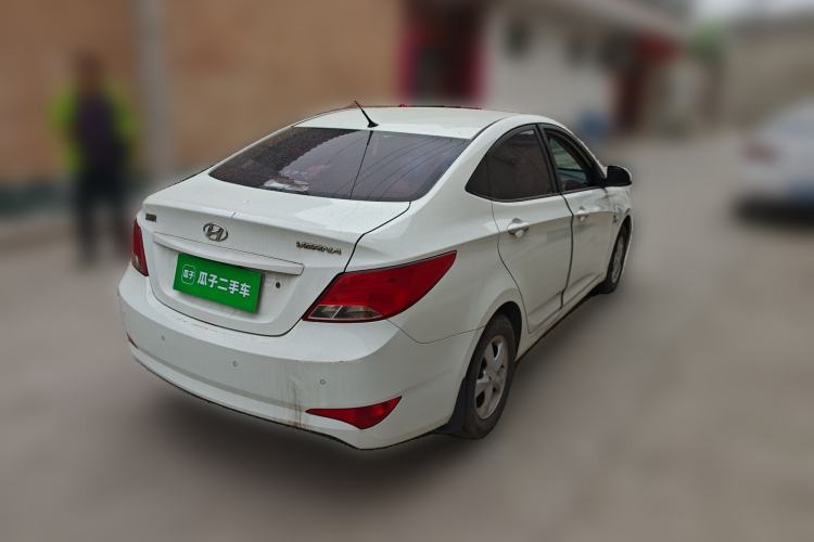 Used Hyundai Verna (older generation) 2014 1.4L Manual Smart GLS Trim Rear Right 45 Deg