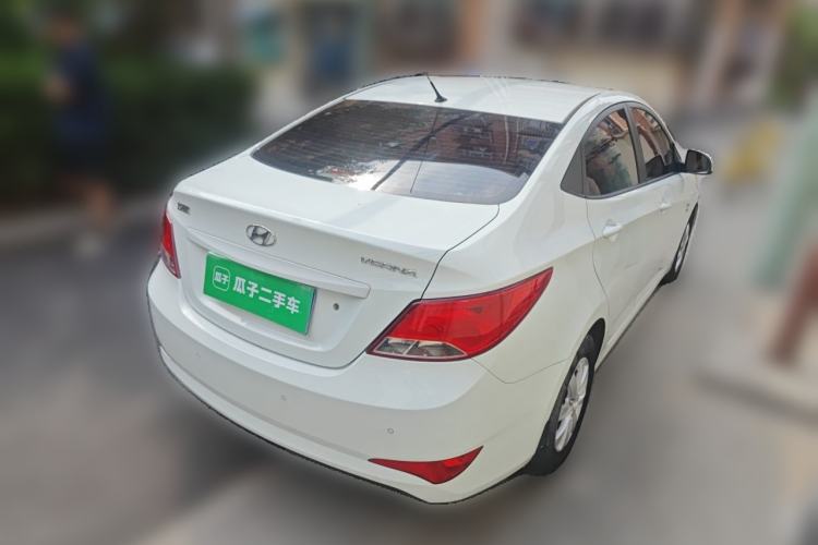 Used Hyundai Verna (older generation) 2014 1.4L Manual Smart GLS Trim Rear Right 45 Deg