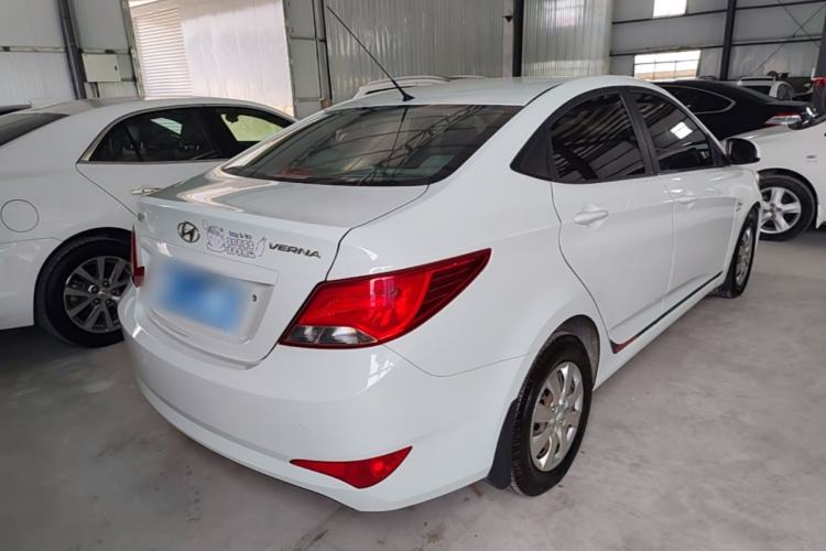 Used Hyundai Verna (older generation) 2014 1.4L Manual Smart GLS Trim Rear Right 45 Deg