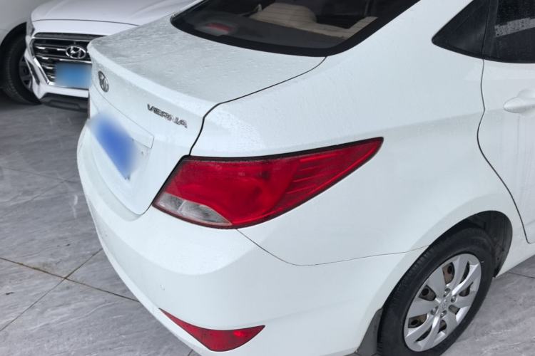 Used Hyundai Verna (older generation) 2014 1.4L Manual Smart GLS Trim Rear Right 45 Deg