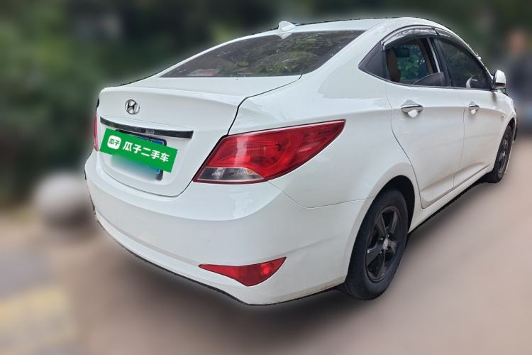 Used Hyundai Verna (older generation) 2014 1.4L Automatic Leading-Edge GLX Rear Right 45 Deg