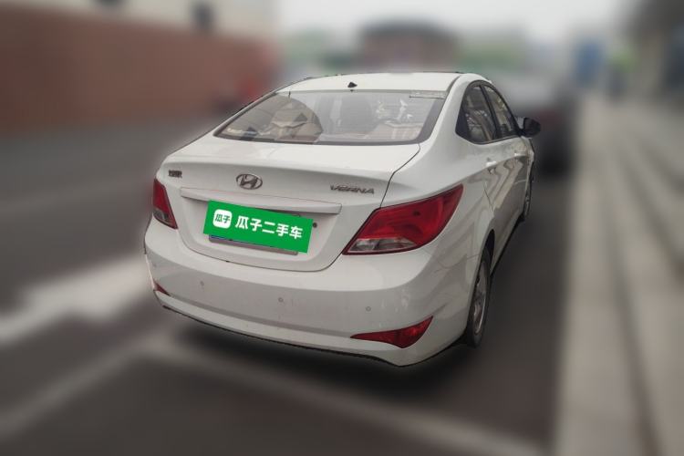 Used Hyundai Verna (older generation) 2014 1.4L Manual Smart GLS Trim Rear Right 45 Deg