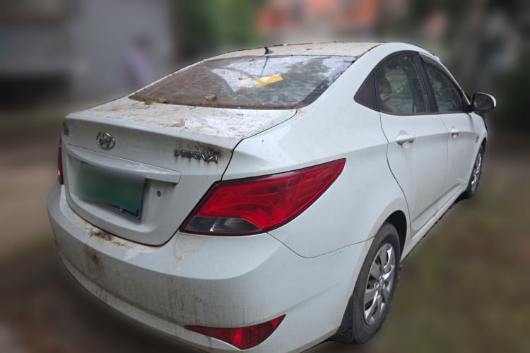 Used Hyundai Verna (older generation) 2014 1.4L Manual Smart GLS Trim Rear Right 45 Deg