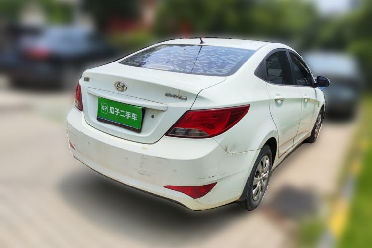 Used Hyundai Verna (older generation) 2014 1.4L Manual Smart GLS Trim Rear Right 45 Deg