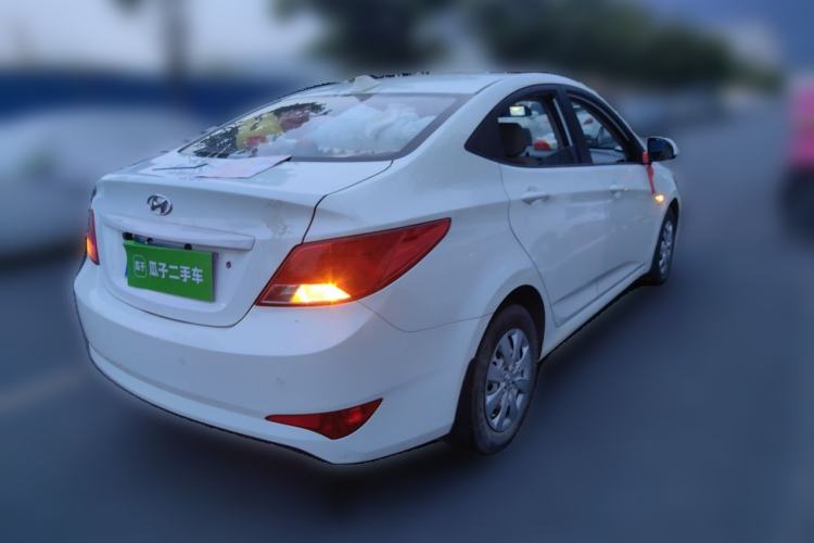 Used Hyundai Verna (older generation) 2014 1.4L Manual Smart GLS Trim Rear Right 45 Deg