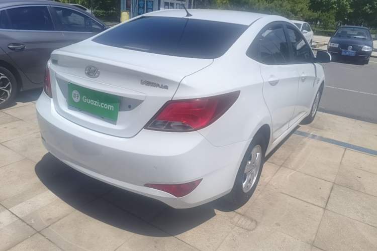 Used Hyundai Verna (older generation) 2014 1.4L Manual Smart GLS Trim Rear Right 45 Deg